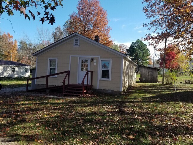 Building Photo - 2 bedroom 1 bath home in Saint James