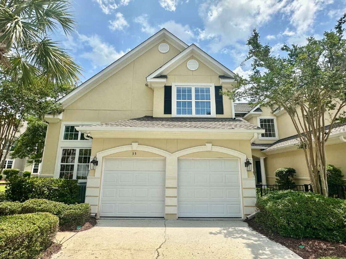 Primary Photo - Three Bedroom Carriage House in Hampton Hall!