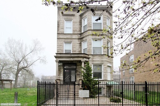 Primary Photo - 5825 S Michigan Ave