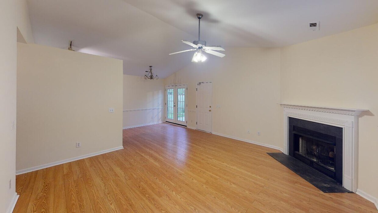 Foto del edificio - 2428 Somerset Pl Dr