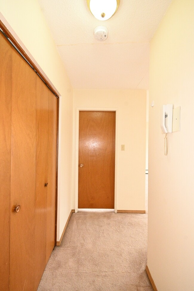 Building Photo - 879 Johnson St