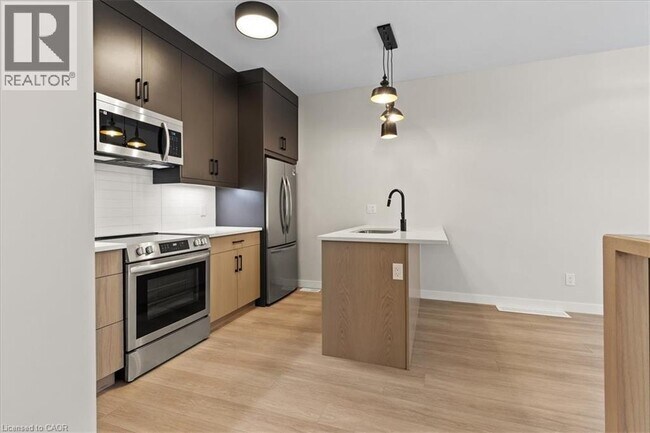 Building Photo - 2 Pipers Green Ct