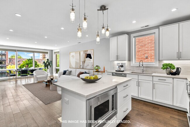 Foto del edificio - 6157 N Kenmore Ave