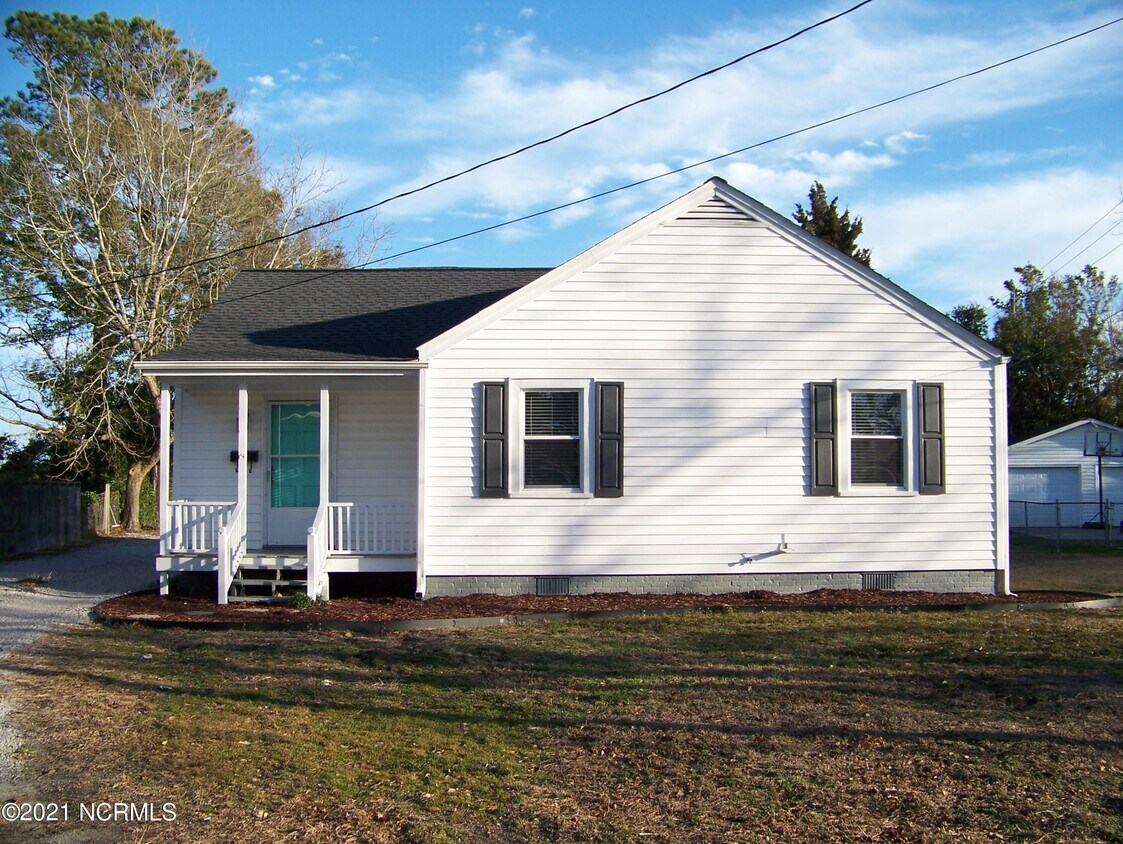 Primary Photo - 2711 Homes Dr