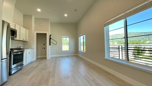 Foto del edificio - Brand New Construction Studio Apartment with Air Conditioning in the Ironworks Building