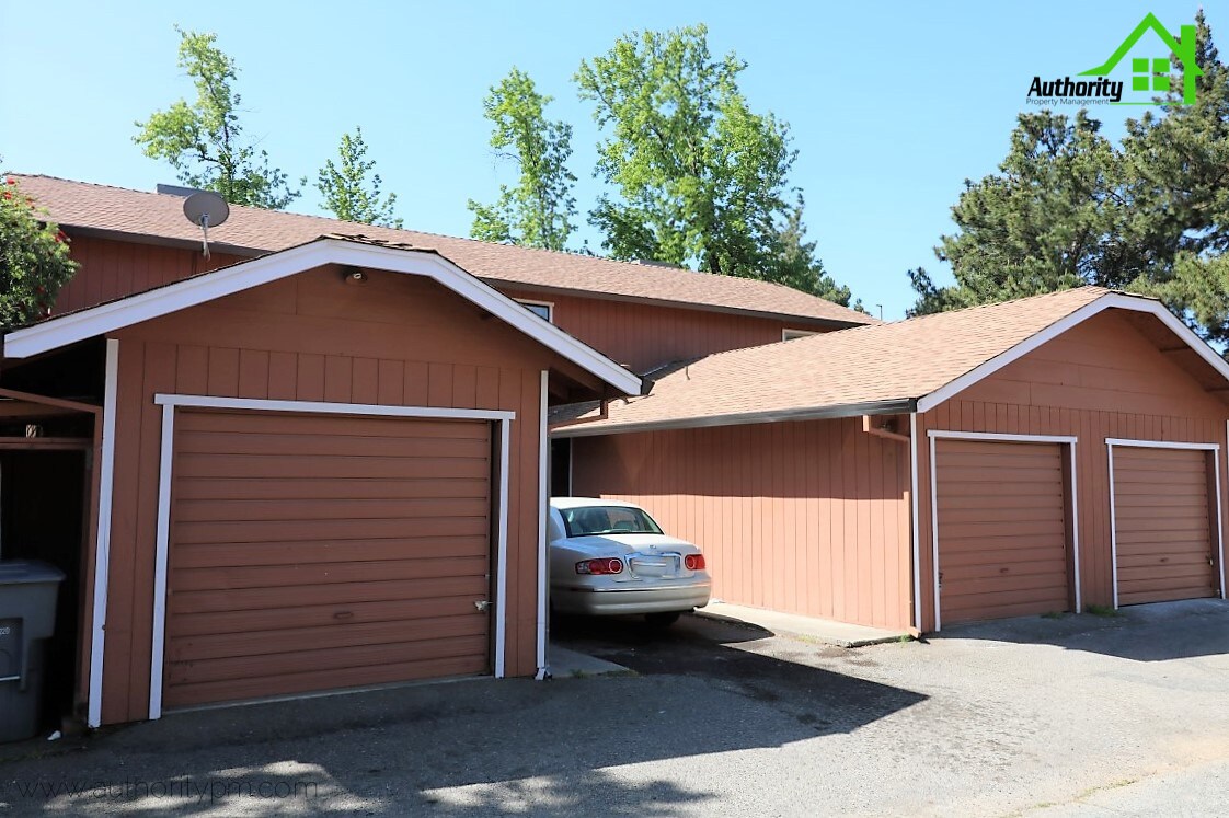 2750 Shasta View Dr Unit 2, Redding, CA 96002 Room for Rent in