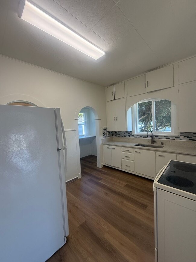 Foto del edificio - 3 Bed 1 Bath Newly Remodeled Pet Free Home...