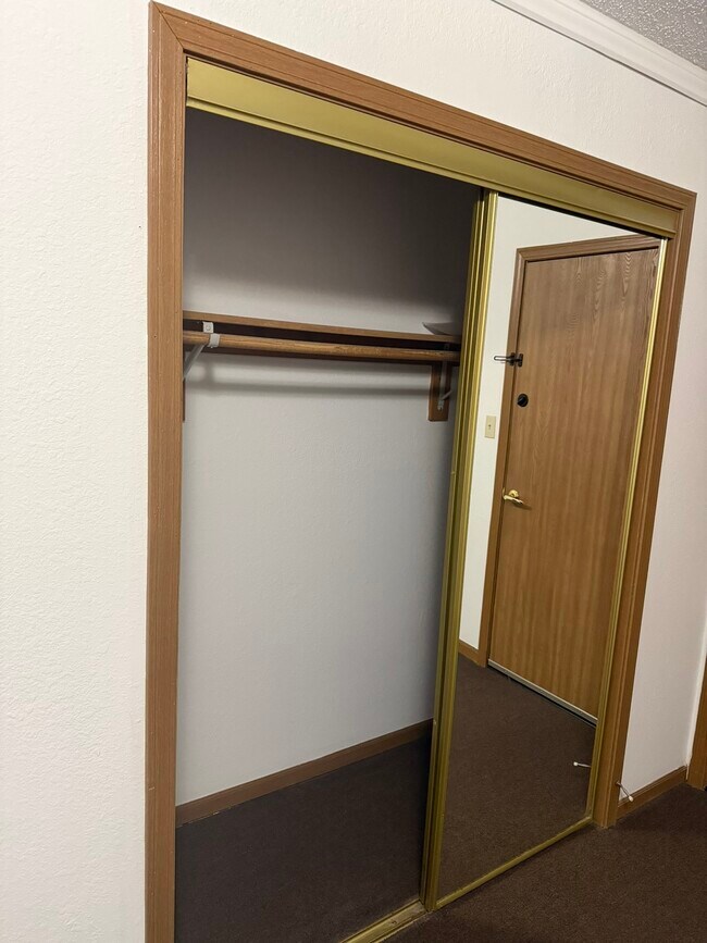 Foto del edificio - 604 S Polk St