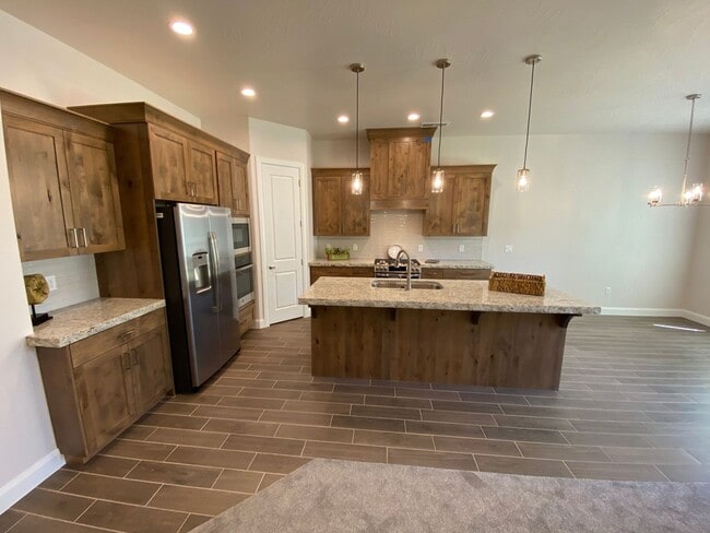 Building Photo - BeautifulLedges Home