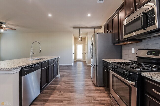 Building Photo - 657 Sunflower Dr