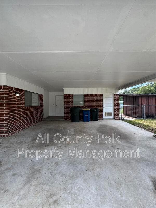 Building Photo - 2255 E Helen Cir