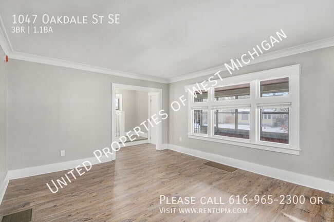 Building Photo - Available Now | 3 Bedroom, 1.5 Bath Single...