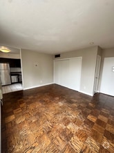 Building Photo - 1121 N Waverly Pl