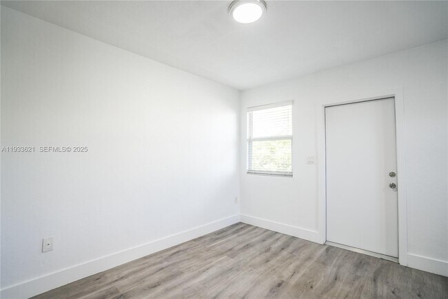 Foto del edificio - 1950 NW 2nd Ct