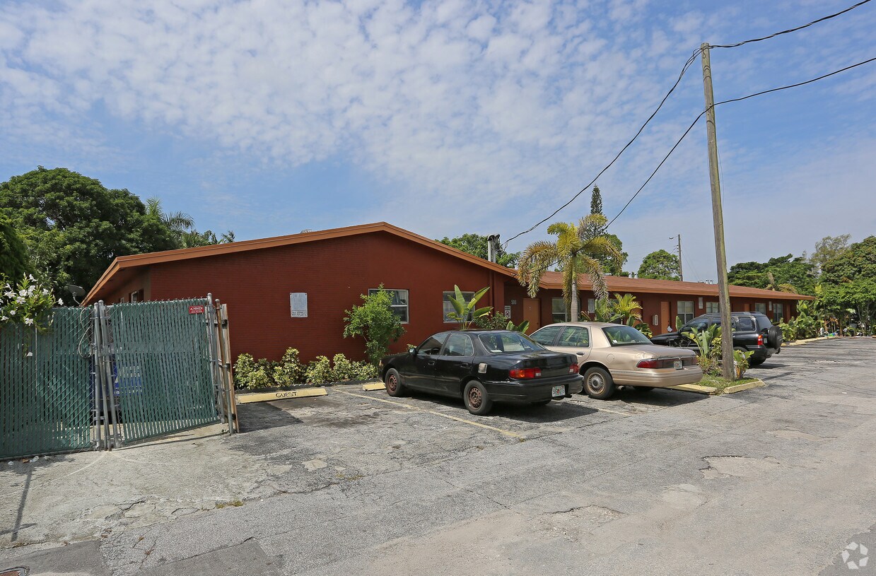 Foto del edificio - 500 NE 16th St