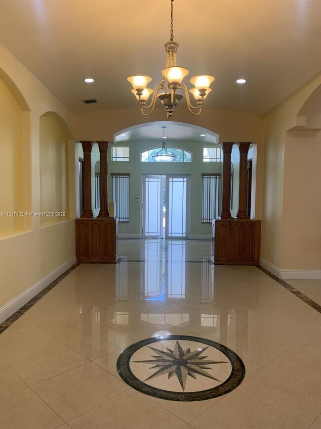 Building Photo - 6321 SW 26th St