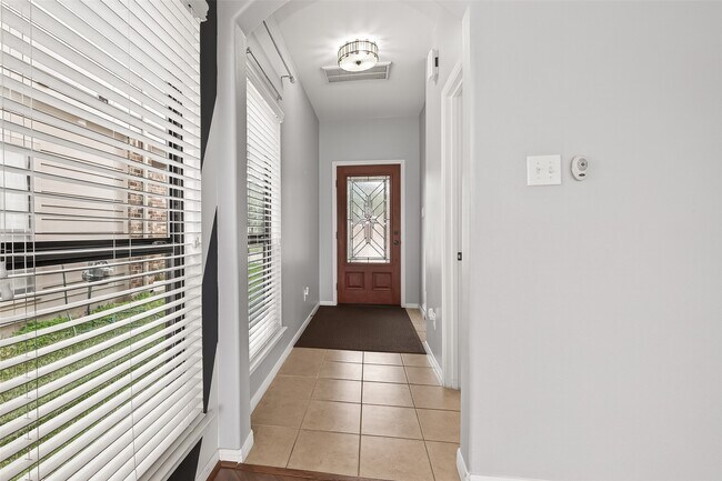 Foto del edificio - 6719 Sharpstone Creek Ln