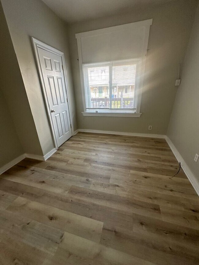 Foto del edificio - 4 Bed, 2 Bath in Oakland- Available Aug 1-...