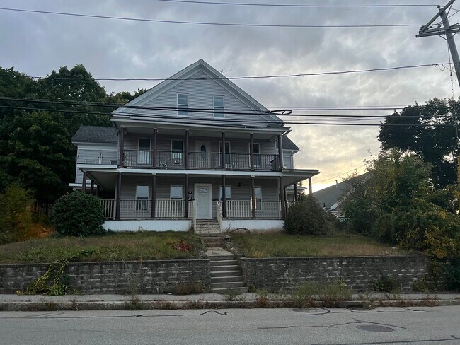 Building Photo - 212 School St