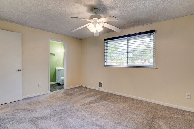 Foto del edificio - Welcome to this 3 Bed 2 Bath Home Close To...