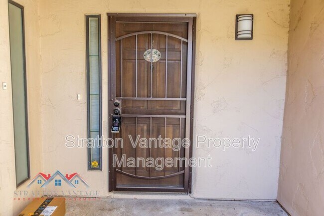 Foto del edificio - 9270 E Mission Ln