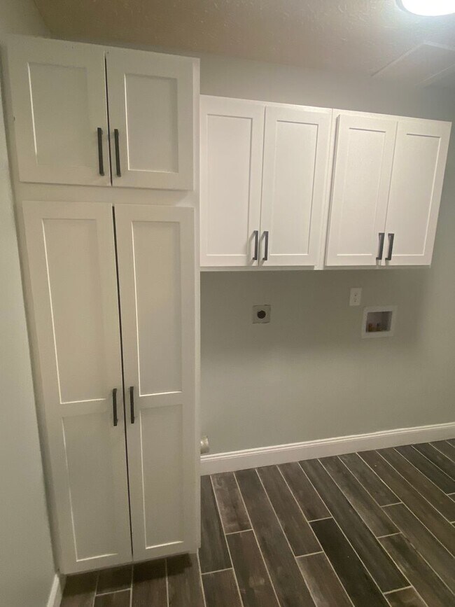 Foto del edificio - 3232 Summerhill Ln