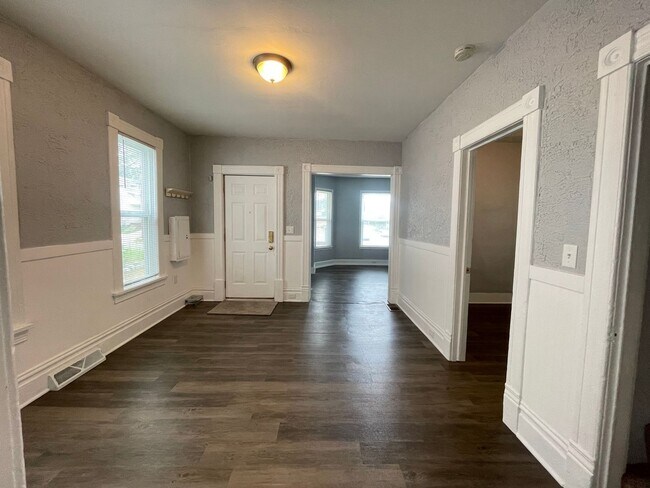 Foto del edificio - Two Bedroom Home - NE Side of Grand Rapids!