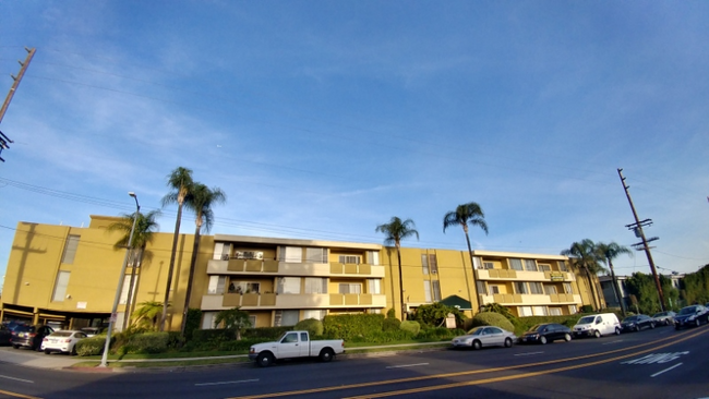 Building Photo - 6131 Coldwater Canyon Ave