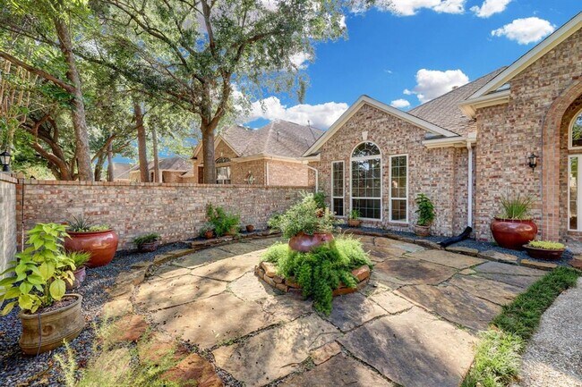 Building Photo - 5022 Coral Gables Dr