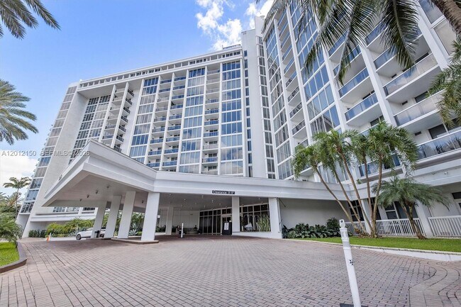 Foto del edificio - 10275 Collins Ave