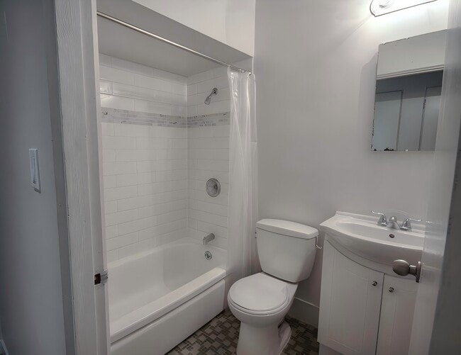 Building Photo - 1540 Haro St