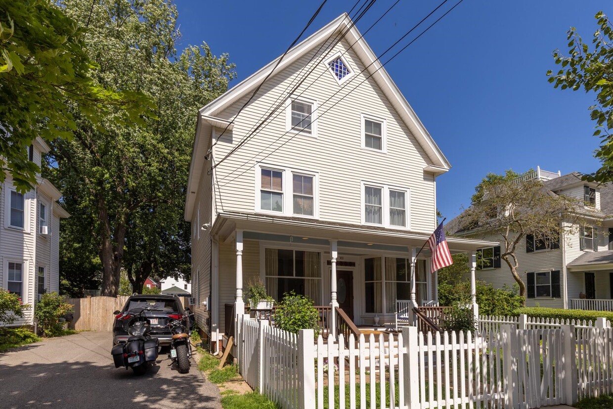 Primary Photo - 301 Richards Ave
