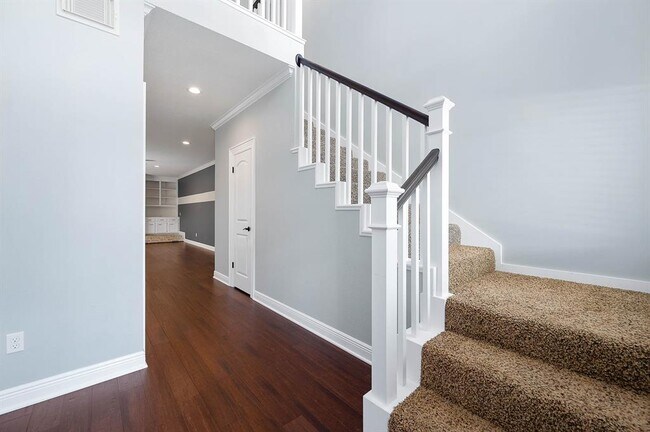 Foto del edificio - 2470 Country Club Dr