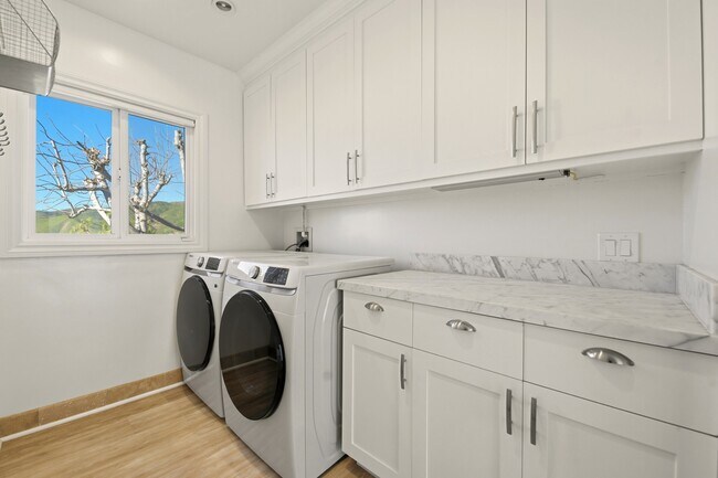 Foto del edificio - 204 Tranquillo Rd