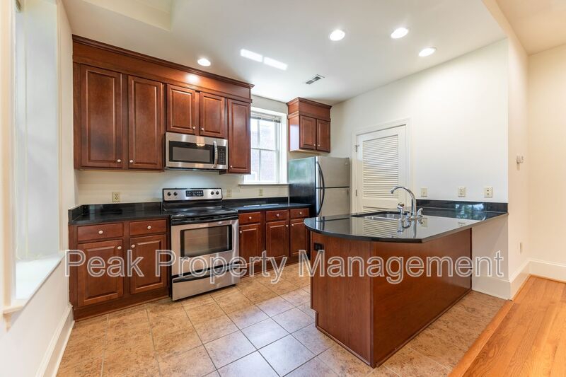 Primary Photo - 1301 W Main St