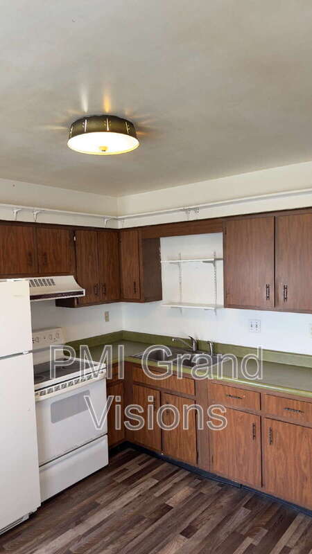 Building Photo - 1610 University Dr