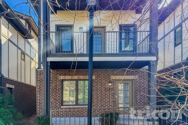 Foto del edificio - 1242 Hillwood Private Cove