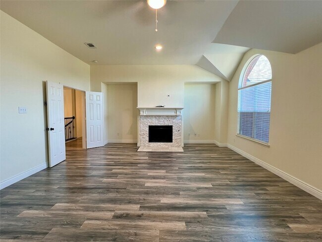 Building Photo - 9705 Hickory St
