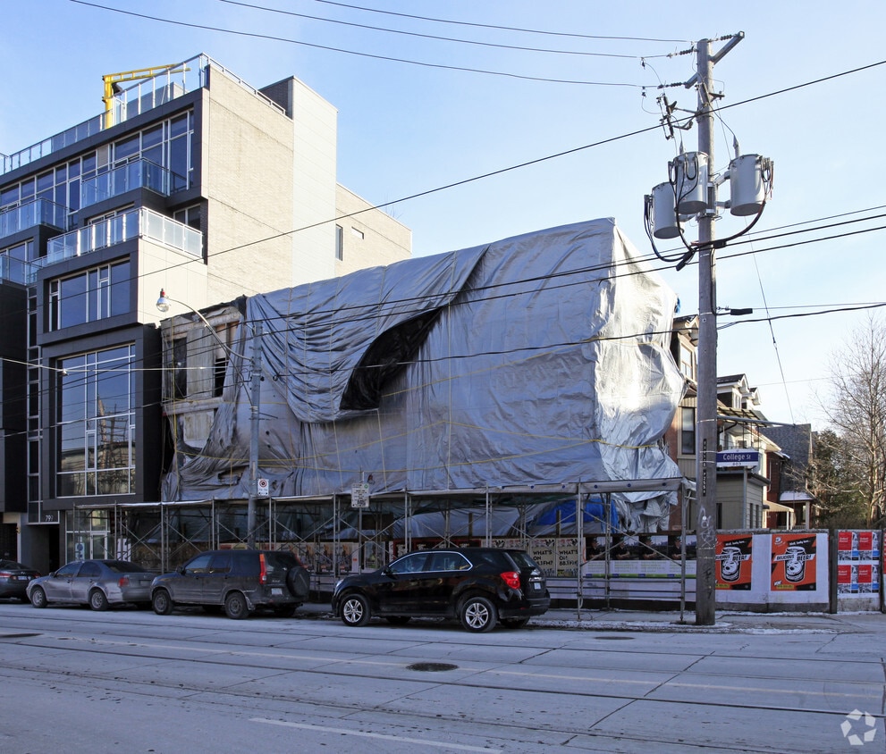 Primary Photo - 805-807 College St