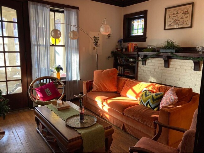 Building Photo - 6609 N Greenview Ave