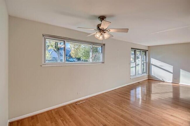 Foto del edificio - 1729 N Mitchell Ave