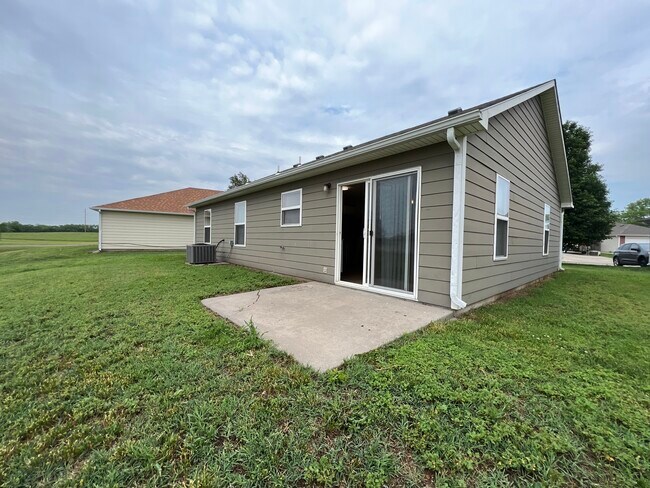Patio - 2414 E Conquest St