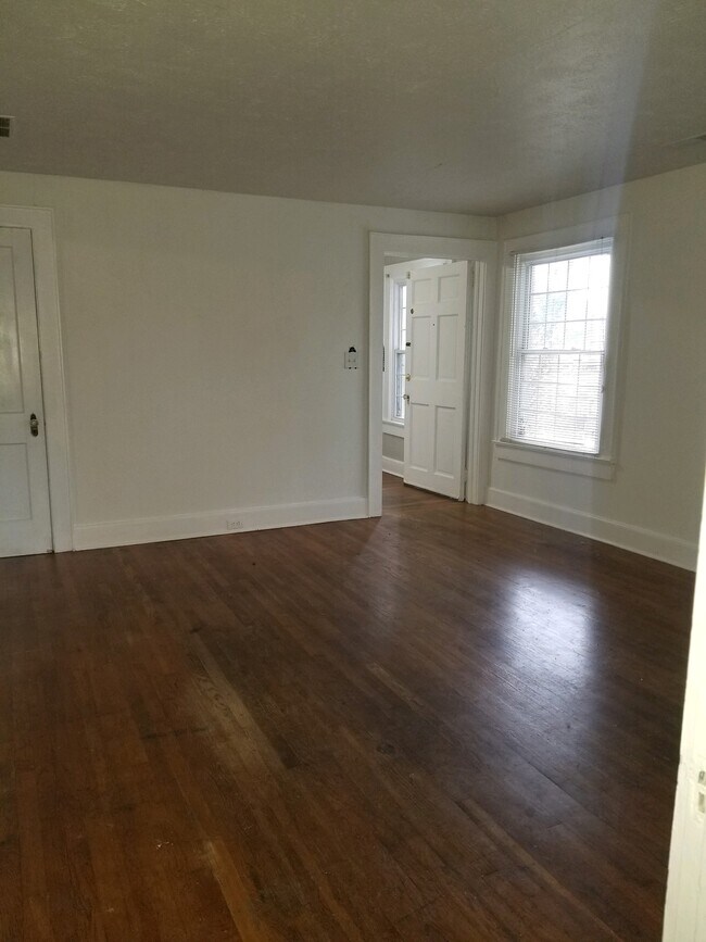 Sala de estar - 119 Griffin Dr
