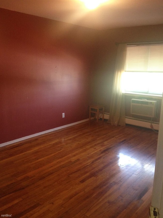 Foto del edificio - 2112 Menahan St