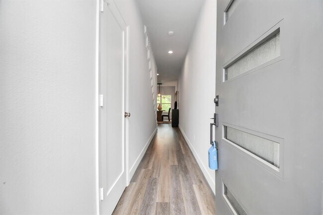 Foto del edificio - 3814 Lakewood Dr