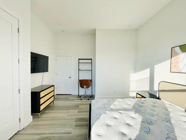 Photo - Furnished room/NOT APARTMENT