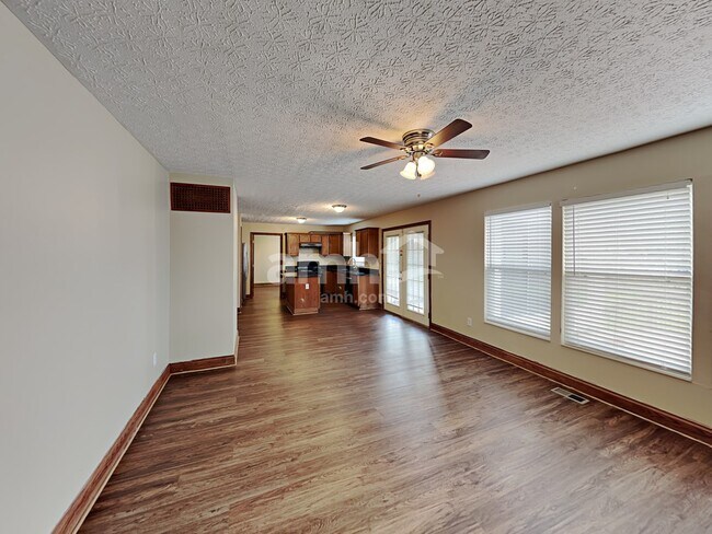 Building Photo - 5480 Oakwynne Ave