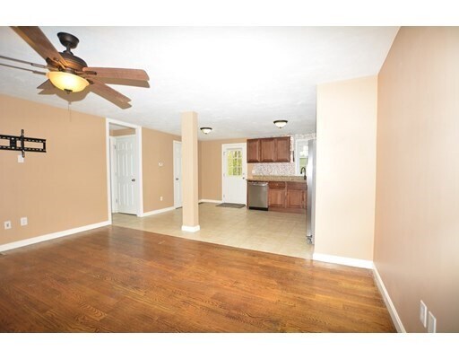 Building Photo - 14 Manns Hill Rd