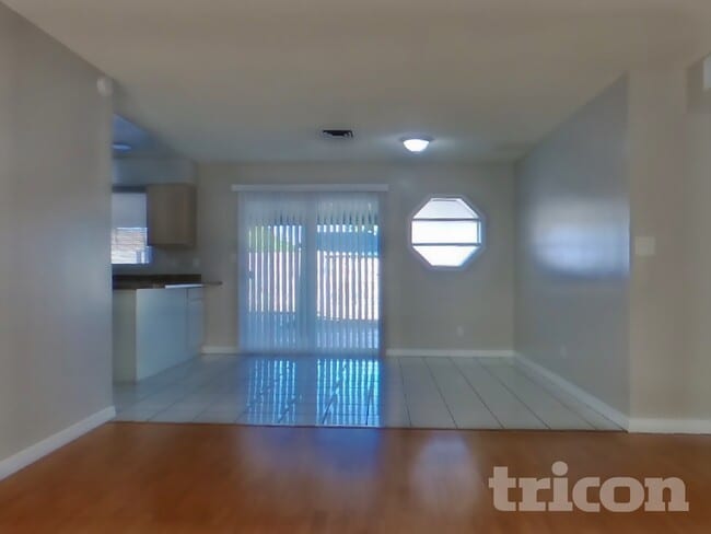 Building Photo - 1824 W Cheyenne Dr