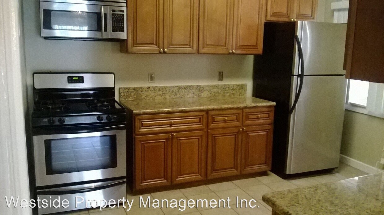 Foto principal - 327 1/2-327 N Stanley Ave